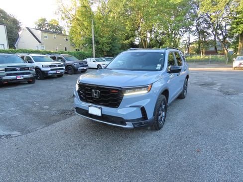 Certified 2023 Honda Pilot TrailSport image 1