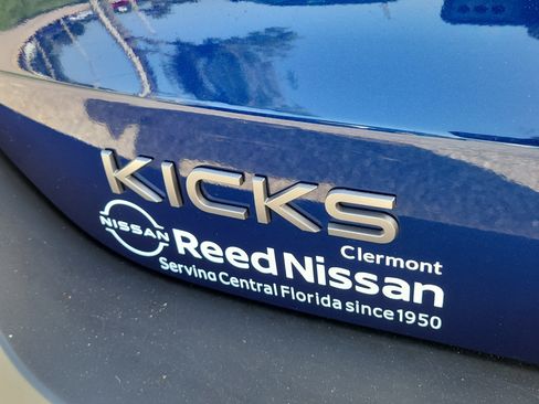Certified 2025 Nissan Kicks SR FWD image 11