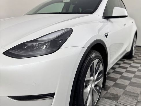 Used 2021 Tesla Model Y Long Range AWD/4WD image 34