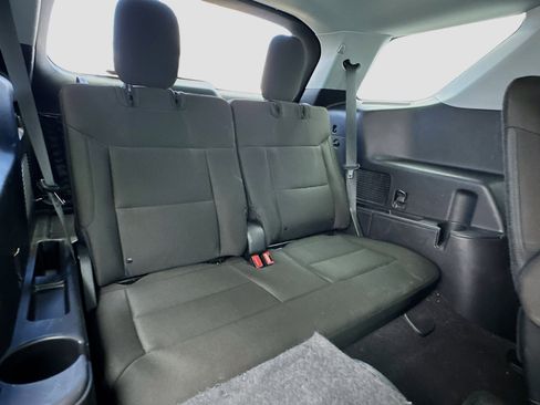 Used 2021 Ford Explorer XLT RWD image 18