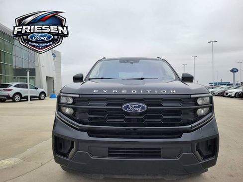 Used 2025 Ford Expedition Active image 2