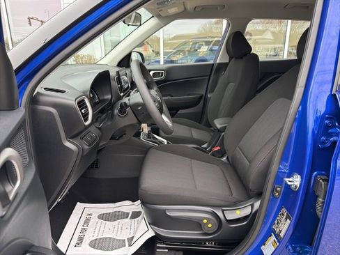 Used 2025 Hyundai Venue SE image 11