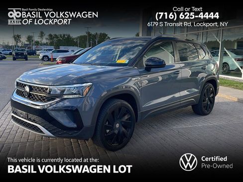 Used 2024 Volkswagen Taos SE AWD/4WD image 1