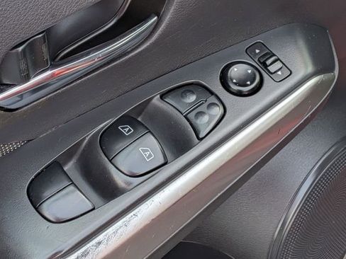 Used 2020 Nissan Kicks SV image 14