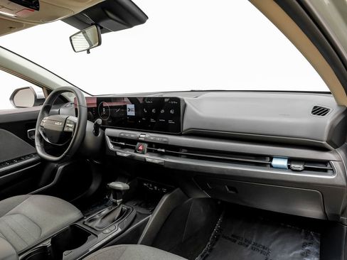 Used 2025 Kia K4 EX image 10