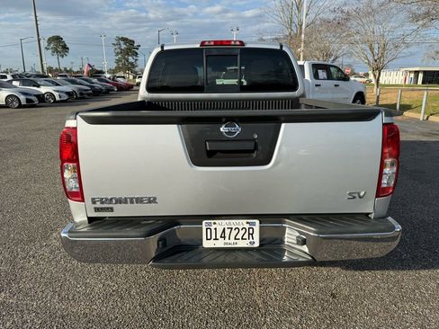 Used 2014 Nissan Frontier SV image 5