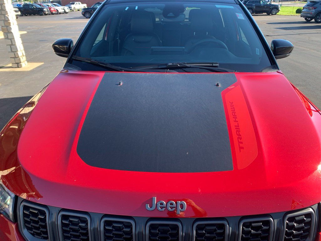 Used 2025 Jeep Compass Trailhawk AWD/4WD image 9