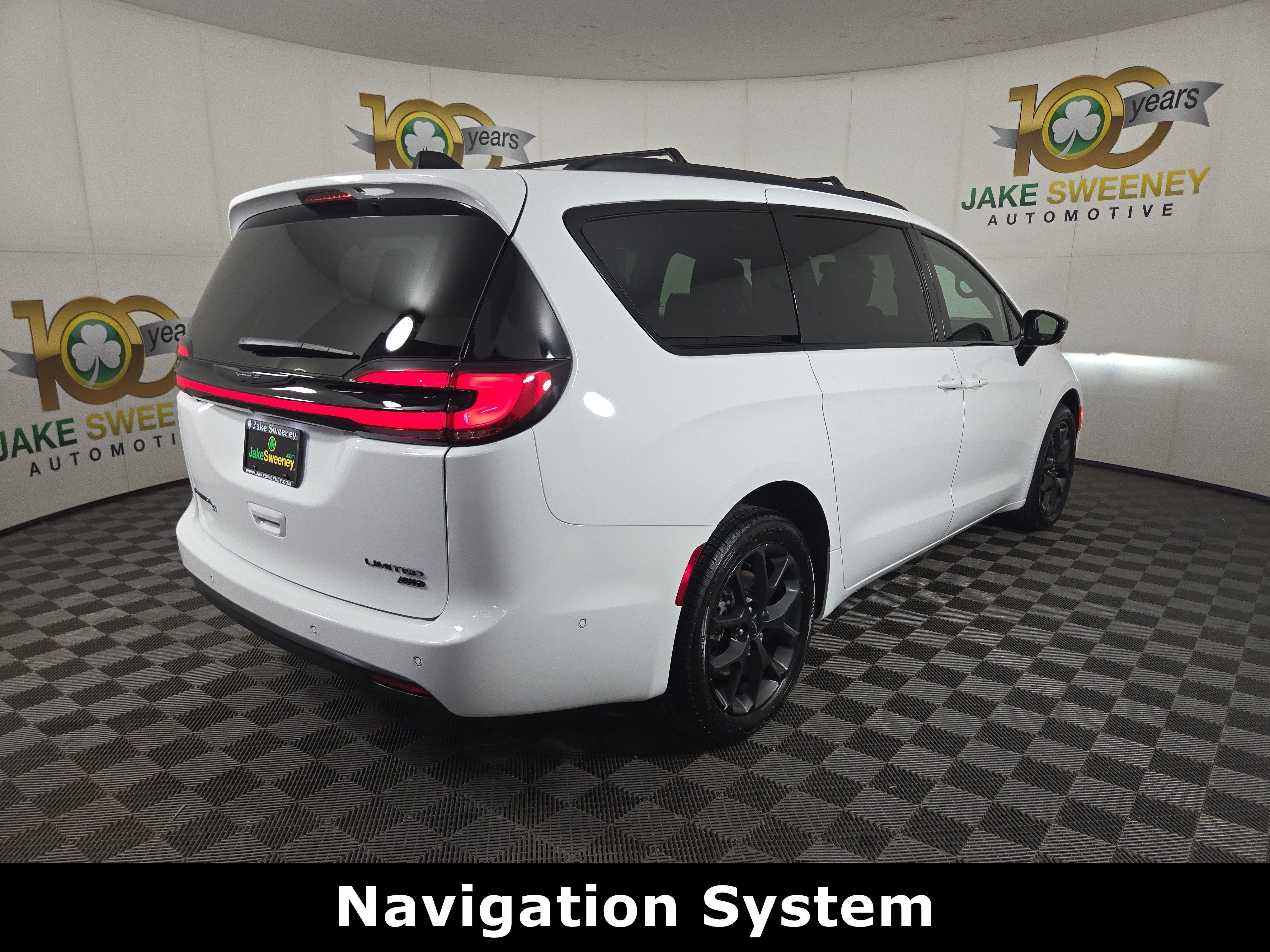 Certified 2023 Chrysler Pacifica Limited w/ S Appearance Package AWD/4WD image 10
