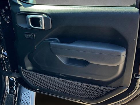 Used 2023 Jeep Gladiator Sport image 19