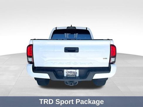 Used 2018 Toyota Tacoma TRD Sport AWD/4WD image 9