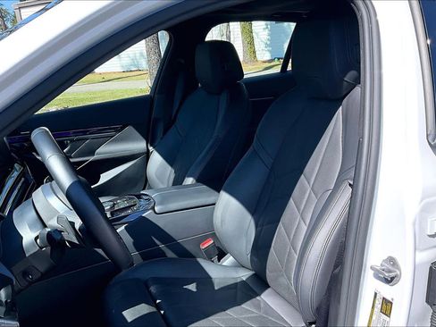 Certified 2026 BMW 540i xDrive image 8