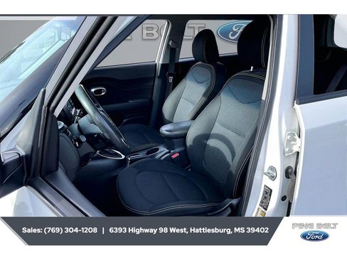 Used 2016 Kia Soul + FWD image 18