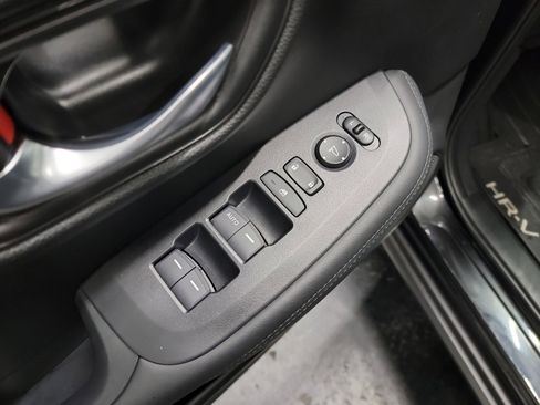 Certified 2025 Honda HR-V LX image 14