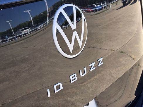 New 2025 Volkswagen ID. Buzz Pro S image 7
