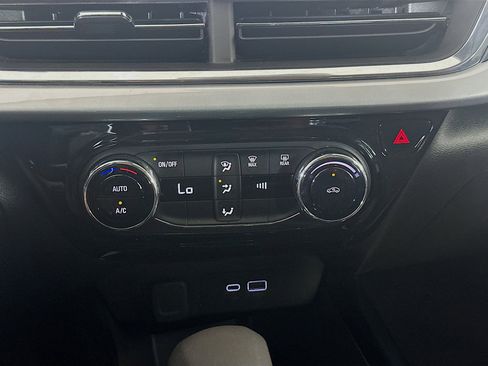 Used 2025 Chevrolet Trax LT image 23