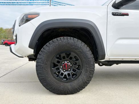 Used 2017 Toyota Tacoma TRD Pro image 7