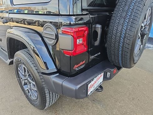 New 2026 Jeep Wrangler Unlimited Sahara AWD/4WD image 22