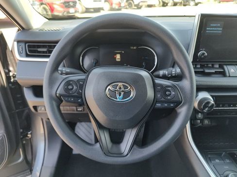 Used 2025 Toyota RAV4 XLE image 17