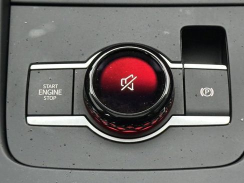 Certified 2025 Volkswagen Tiguan SE image 34