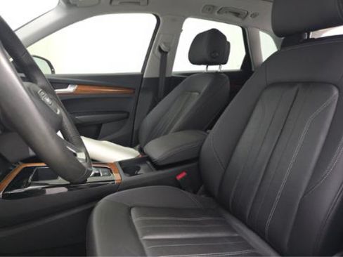 Used 2023 Audi Q5 2.0T Premium w/ Convenience Package AWD/4WD image 4