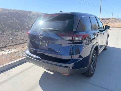 Used 2024 Nissan Rogue SV FWD image 8