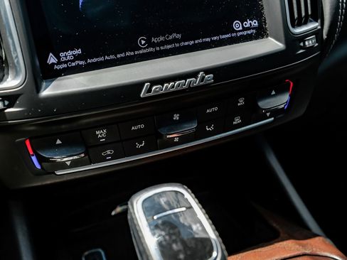 Used 2019 Maserati Levante S GranLusso image 27