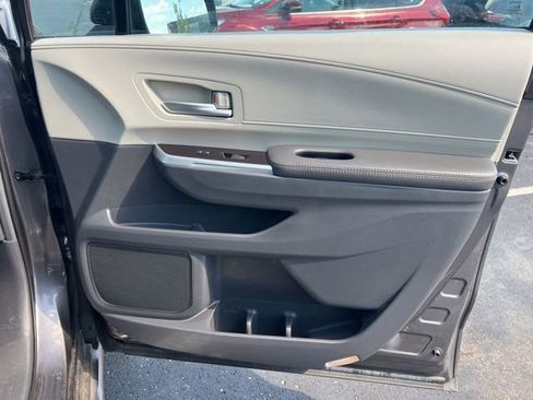 Used 2024 Toyota Sienna XLE image 36