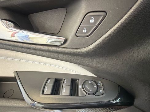 Used 2025 Chevrolet Trax LT w/ LT Convenience Package FWD image 18
