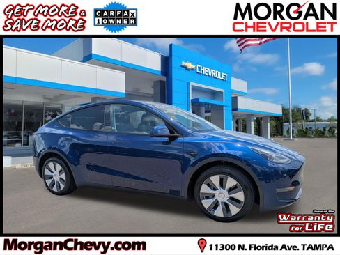 Used 2024 Tesla Model Y Long Range AWD/4WD image 1