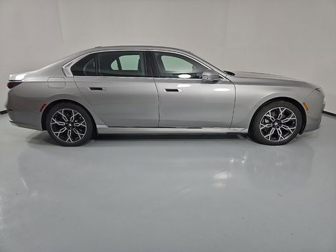 Used 2025 BMW i7 xDrive60 w/ Premium Package image 6