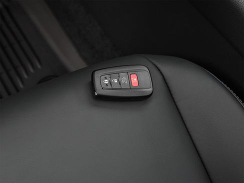 Used 2020 Toyota RAV4 Limited FWD image 57