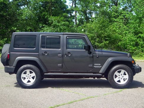 Used 2017 Jeep Wrangler Unlimited Sport w/ Quick Order Package 24S AWD/4WD image 5