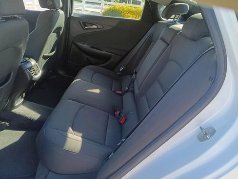 Used 2018 Chevrolet Malibu LT FWD image 12