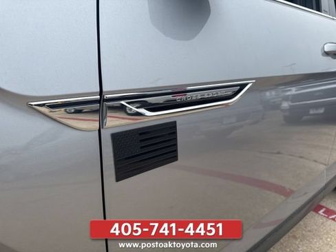 Used 2023 Volkswagen Atlas Cross Sport SE FWD image 32