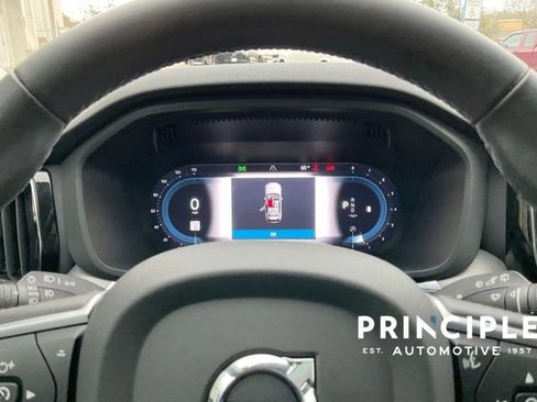 Certified 2025 Volvo XC60 B5 Core image 16