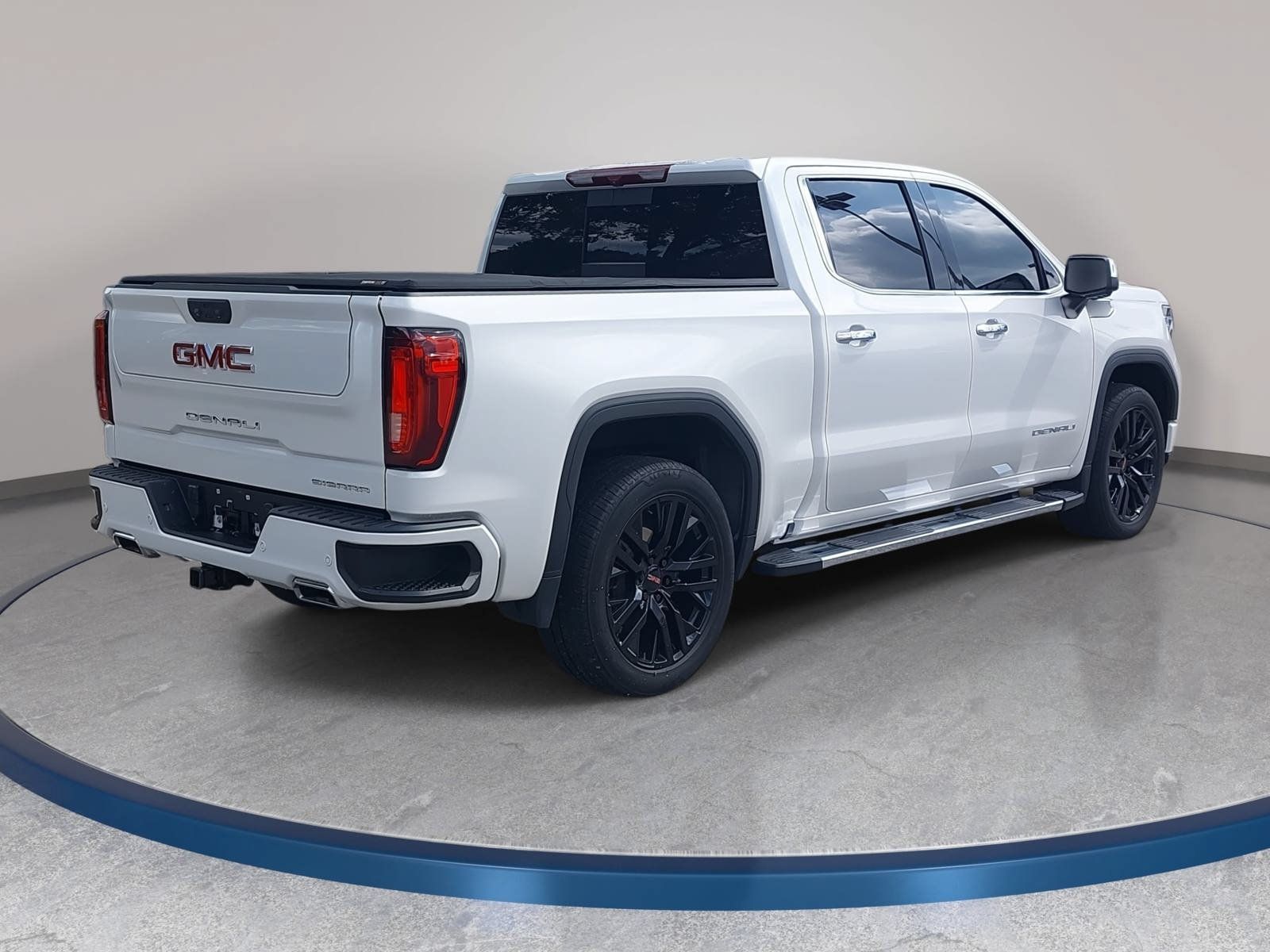 Used 2023 GMC Sierra 1500 Denali w/ Denali Carbonpro Edition AWD/4WD image 5