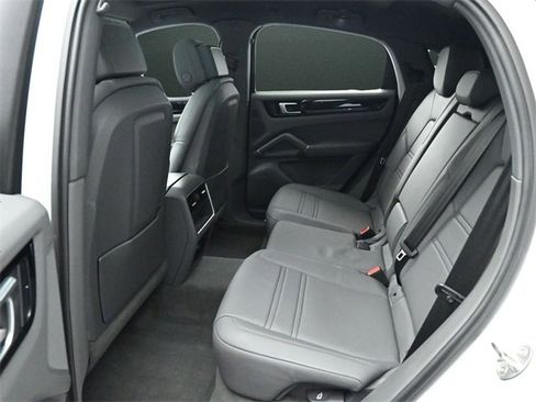 Used 2023 Porsche Cayenne Coupe image 14