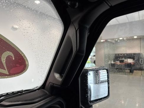 Used 2020 Jeep Wrangler Sport AWD/4WD image 32