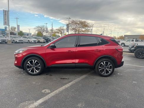Certified 2022 Ford Escape SE w/ SE Sport Appearance Package image 3