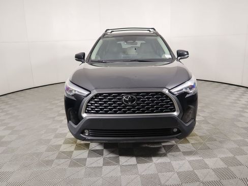 Used 2023 Toyota Corolla Cross XLE image 2