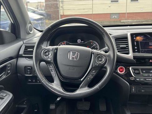 Used 2018 Honda Pilot Touring image 15