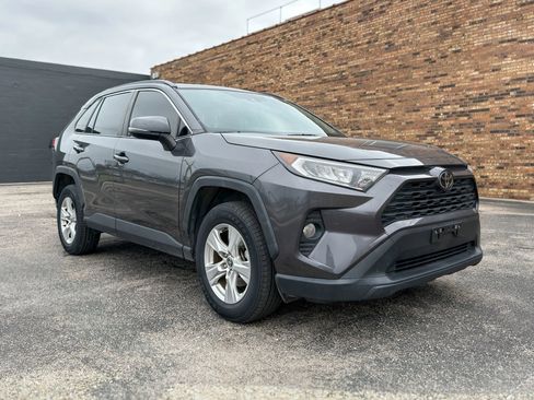 Used 2020 Toyota RAV4 XLE image 1