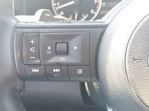 Used 2025 Nissan Pathfinder SV image 38