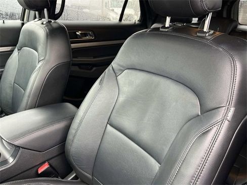 Used 2018 Ford Explorer XLT w/ Equipment Group 202A image 30