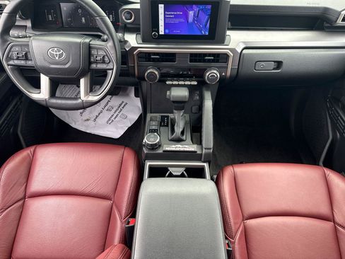 Certified 2025 Toyota 4Runner SR5 AWD/4WD image 28