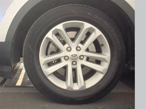 Used 2015 Ford Explorer XLT w/ Equipment Group 202B FWD image 9