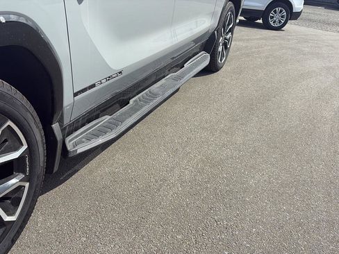 Used 2024 GMC Sierra EV Denali image 10