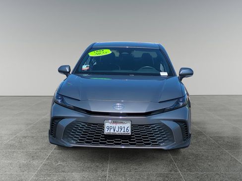 Used 2025 Toyota Camry SE image 8