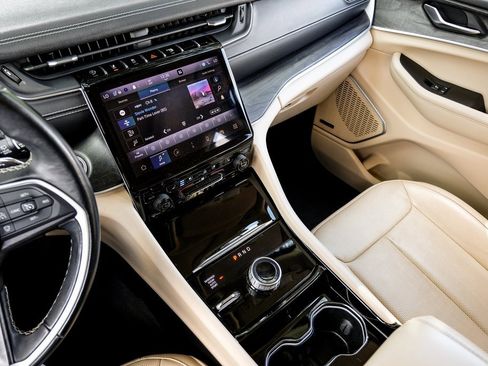 Used 2021 Jeep Grand Cherokee L Limited w/ Luxury Tech Group II image 34