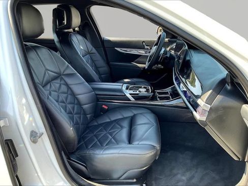 Used 2023 BMW 740i w/ Parking Assistance Package RWD image 29